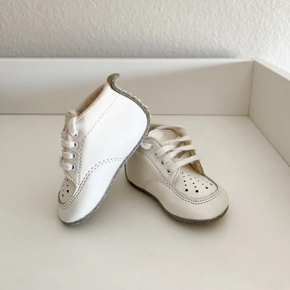 Vintage Leather White Baby Shoe - Picture 1 of 4